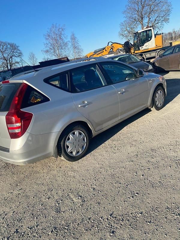 Begagnad Kia Ceed Sportswagon 125 HK (91 kW) 2008 Kombi