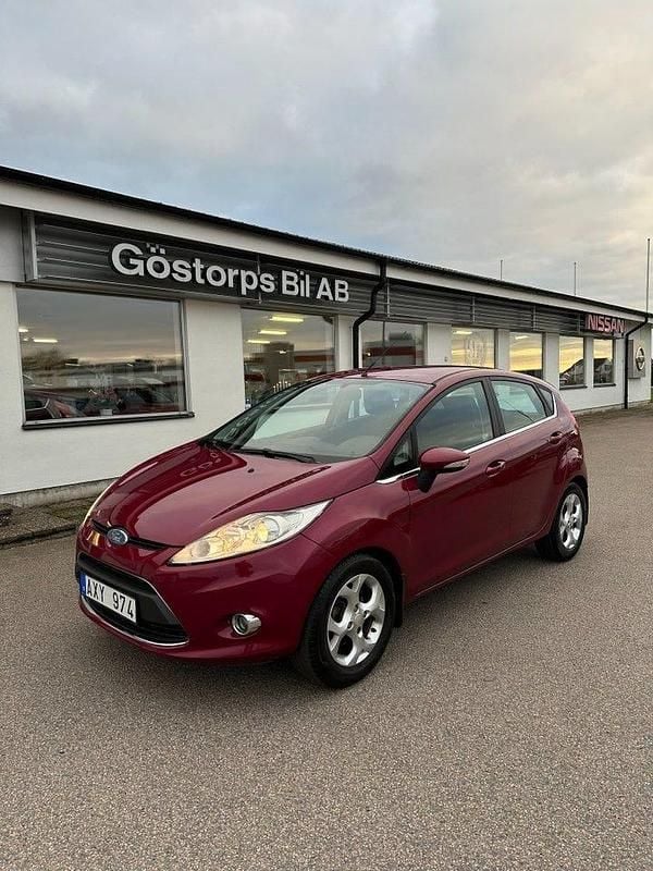 Röd Begagnad 2008 Ford Fiesta Halvkombi | 39 900 kr (Bra pris) - Bild 1/4