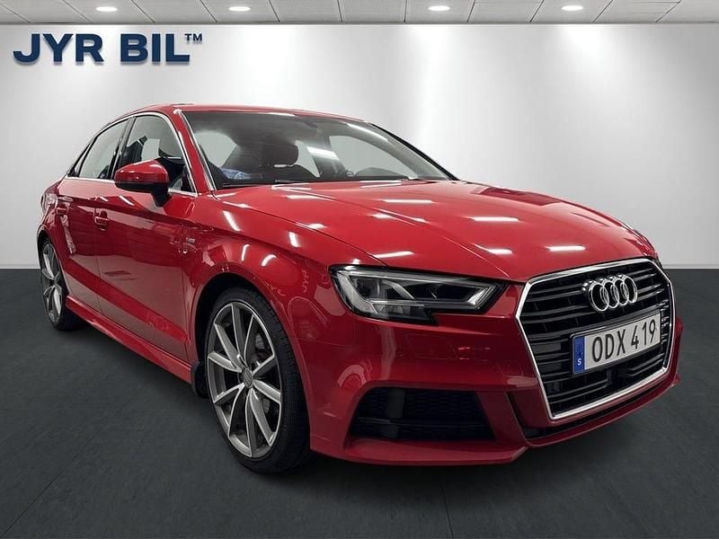 Röd Begagnad 2016 Audi A3 S-Line Sedan | 174 900 kr (Bra pris) - Bild 1/4