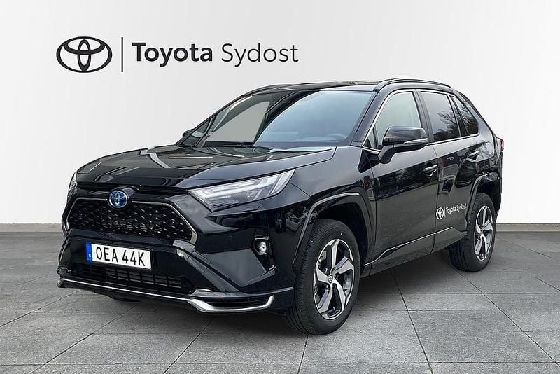 Svart Begagnad 2025 Toyota RAV4 Hybrid Edition SUV | 529 000 kr (Marknadspris) - Bild 1/4