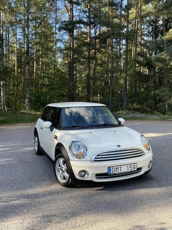 Vit Begagnad 2010 Mini Cooper Pepper Halvkombi | 55 000 kr (Marknadspris) - Bild 1/4