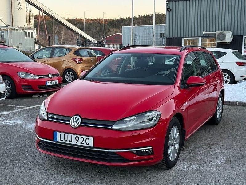 Begagnad VW Golf VIII 131 HK (96 kW) 2020 Röd