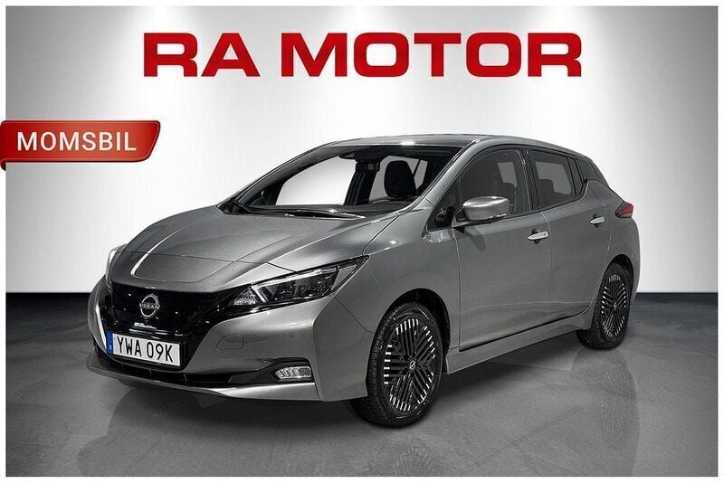Grå Begagnad 2022 Nissan Leaf 360º Halvkombi | 279 900 kr - Bild 1/3