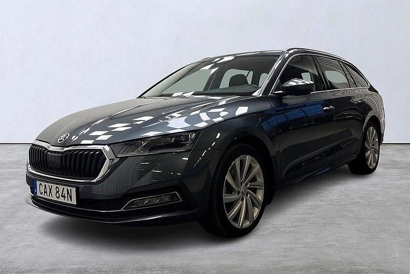 Grå Begagnad 2021 Skoda Octavia Style Kombi | 269 900 kr (Bra pris) - Bild 1/4