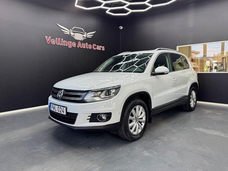 Vit Begagnad 2014 VW Tiguan Sportline SUV | 119 900 kr (Marknadspris) - Bild 1/4