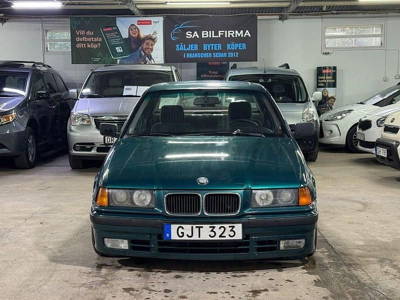 Grön Begagnad 1993 BMW 320 Sedan | 54 800 kr - Bild 1/4