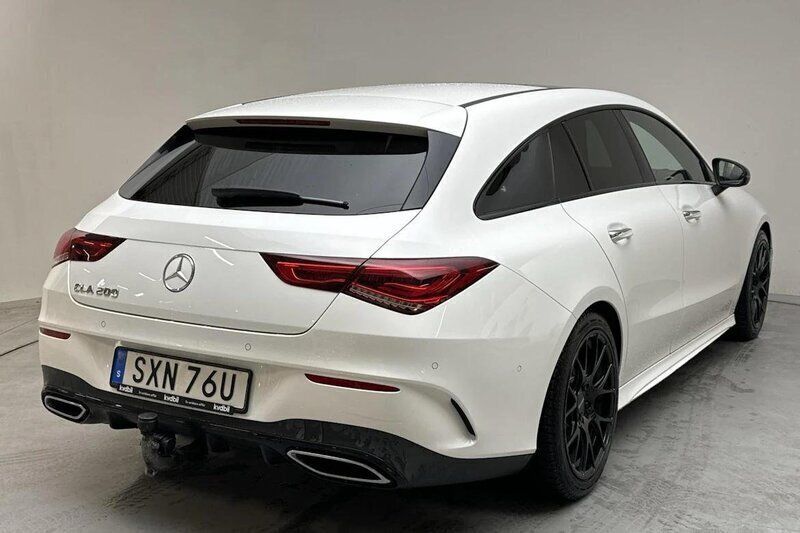 Vit Begagnad 2020 Mercedes CLA200 Shooting Brake AMG Kombi | 304 500 kr (Marknadspris) - Bild 1/4
