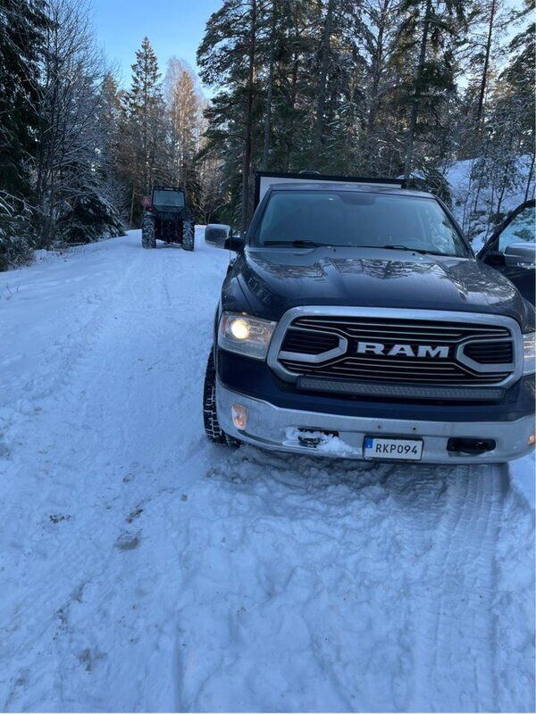 Blå Begagnad 2017 Dodge Ram Pickup | 385 000 kr (Marknadspris) - Bild 1/4
