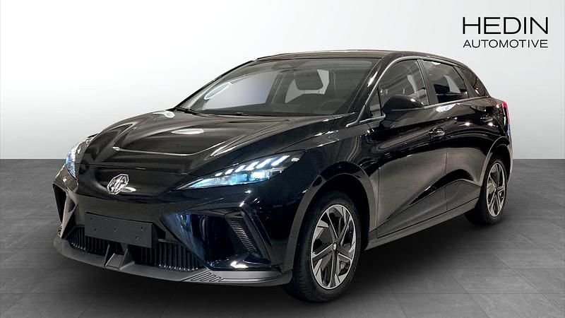 Begagnad MG MG4 EV 125 kW (170 HK) 2024 Svart Halvkombi