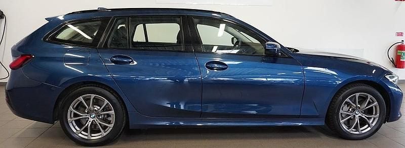 Begagnad BMW 330e 2021 Blå Kombi