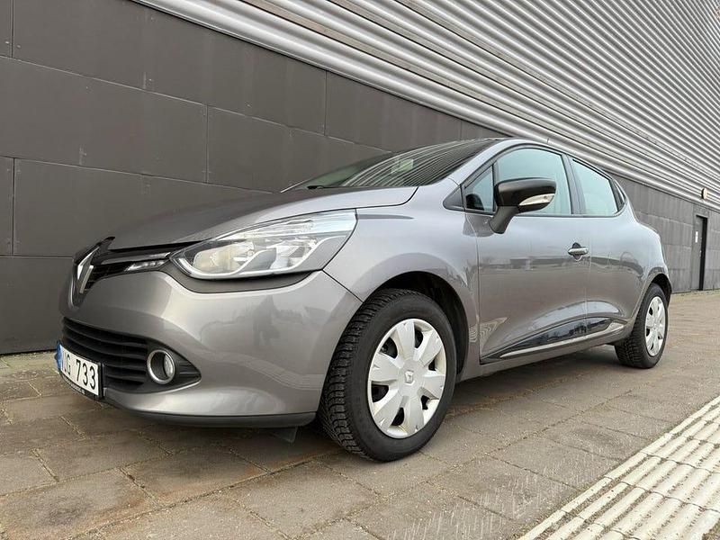 Grå Begagnad 2013 Renault Clio IV | 69 900 kr (Bra pris) - Bild 1/4