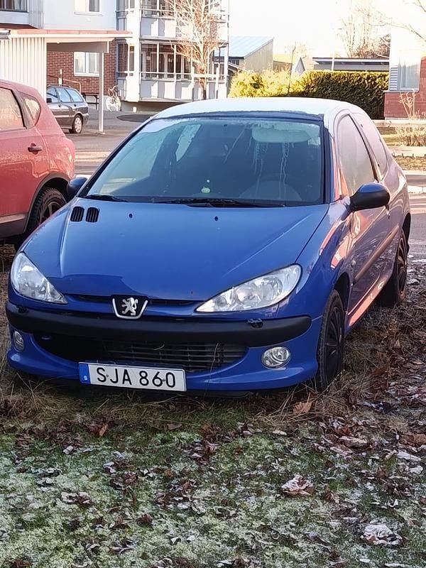 Begagnad 2001 Peugeot 206 Halvkombi | 5 000 kr (Bra pris) - Bild 1/3