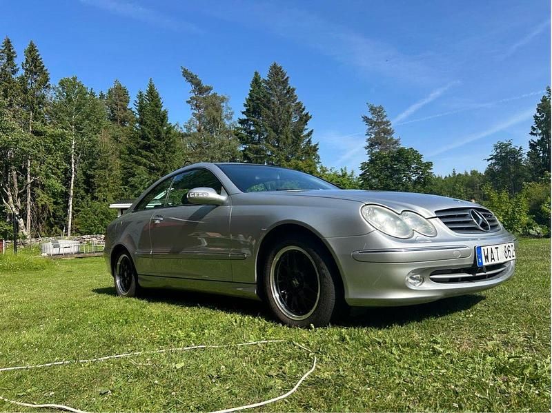 Silver Begagnad 2005 Mercedes CLK200 Elegance Sportkupé | 65 000 kr - Bild 1/4