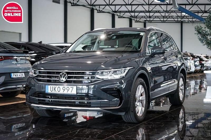 Grå Begagnad 2022 VW Tiguan Elegance SUV | 269 000 kr (Superpris) - Bild 1/4