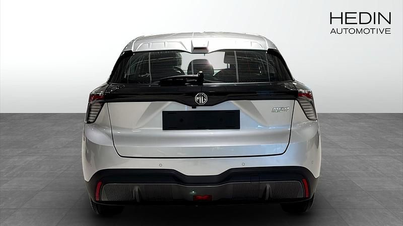 Begagnad MG MG4 EV 125 kW (170 HK) 2024 Grå Halvkombi
