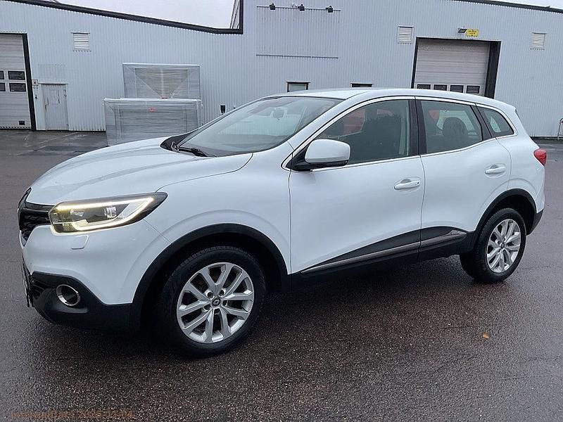 Blå (vit) Begagnad 2017 Renault Kadjar LIMITED SUV | 77 000 kr (Marknadspris) - Bild 1/4