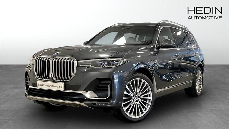 Grå (grey) Begagnad 2019 BMW X7 SUV | 698 700 kr (Marknadspris) - Bild 1/4