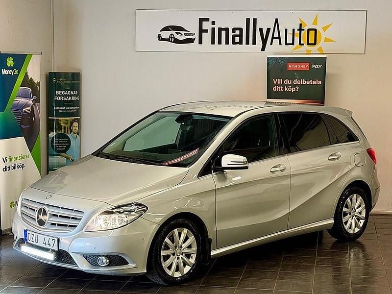 Begagnad Mercedes B180 109 HK (80 kW) 2013 Silver Minibuss