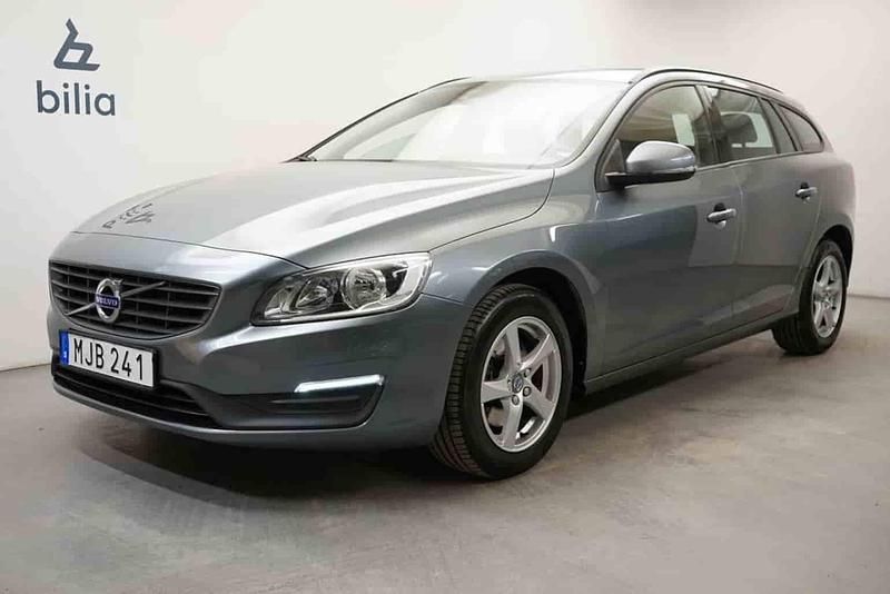 Grå Begagnad 2017 Volvo V60 Kombi | 129 000 kr (Bra pris) - Bild 1/1