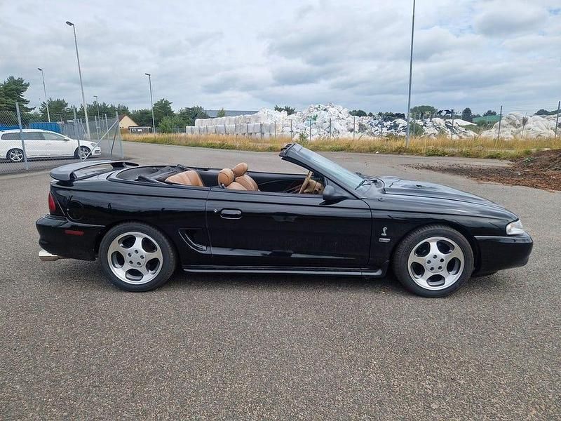Begagnad Ford Mustang Convertible 309 HK (227 kW) 1996 Svart Cab