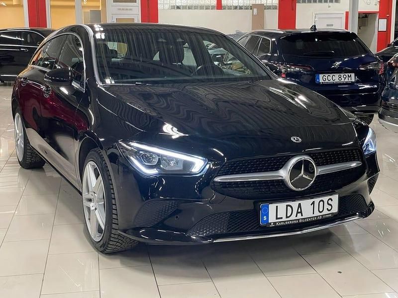 Begagnad Mercedes CLA250 Shooting Brake 218 HK (160 kW) 2023 Svart Kombi
