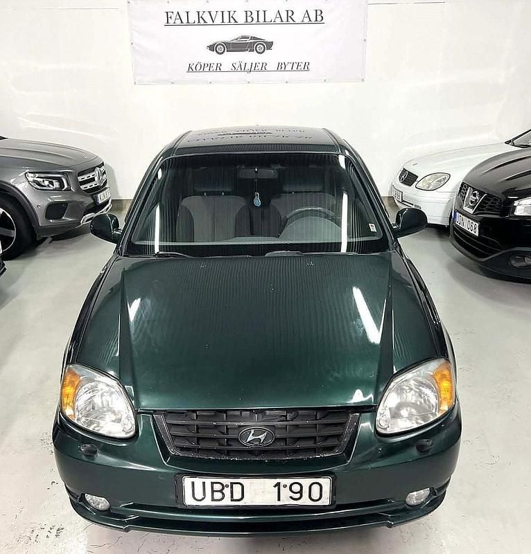 Grön Begagnad 2003 Hyundai Accent Halvkombi | 19 899 kr - Bild 1/4