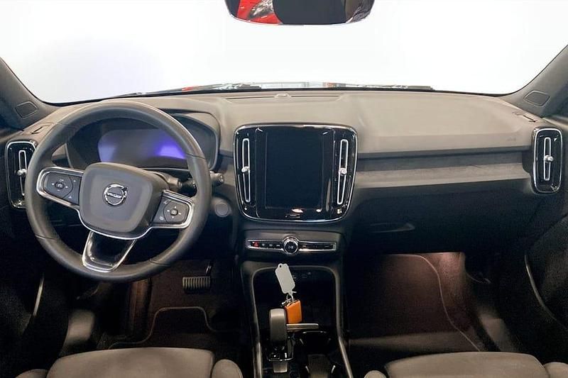 Begagnad Volvo XC40 Core 175 kW (238 HK) 2023 Svart SUV