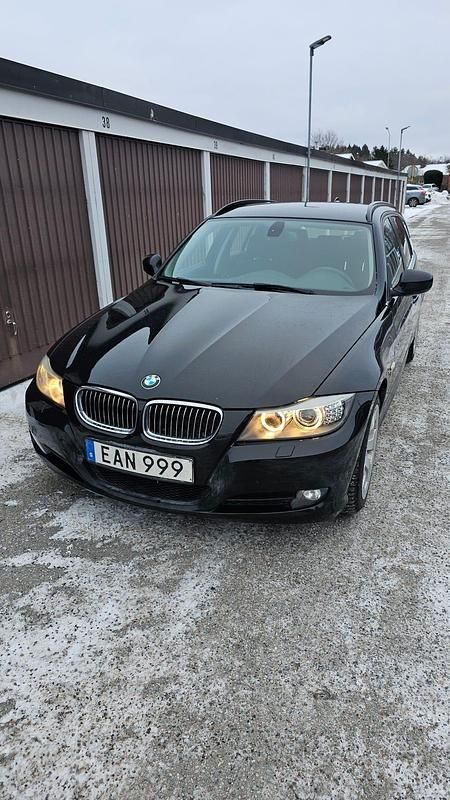 Begagnad 2011 BMW 325 Kombi | 100 000 kr (Marknadspris) - Bild 1/4