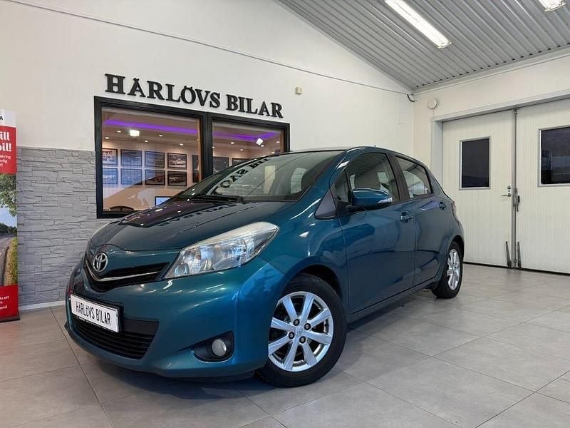 Grön Begagnad 2012 Toyota Yaris Active Halvkombi | 65 000 kr (Marknadspris) - Bild 1/4