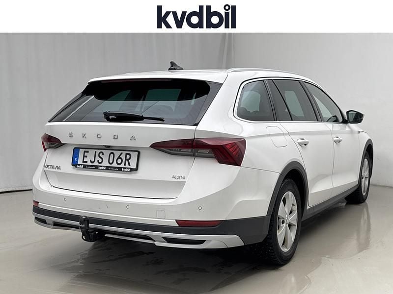 Begagnad Skoda Octavia Scout 2023 Vit Kombi