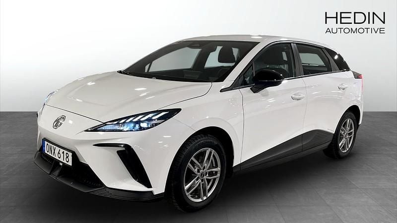 Vit (white) Begagnad 2023 MG MG4 EV Halvkombi | 249 900 kr (Bra pris) - Bild 1/4