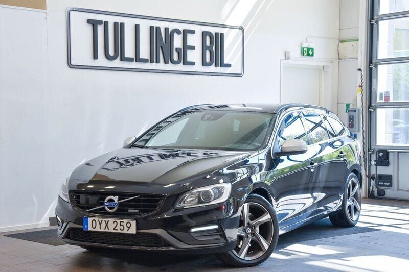 Svart Begagnad 2015 Volvo V60 R-Design Kombi | 169 900 kr (Lite dyr) - Bild 1/4