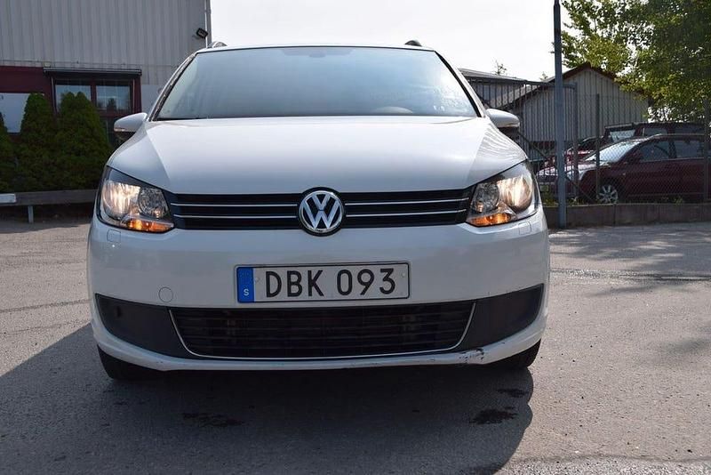 Begagnad VW Touran 150 HK (110 kW) 2014 Vit Minibuss