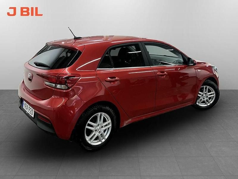 Begagnad Kia Rio 99 HK (72 kW) 2017 Röd Halvkombi