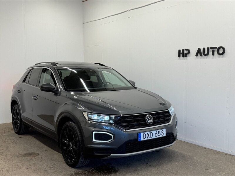 Mörkgrå Begagnad 2021 VW T-Roc Beats SUV | 299 900 kr (Lite dyr) - Bild 1/4