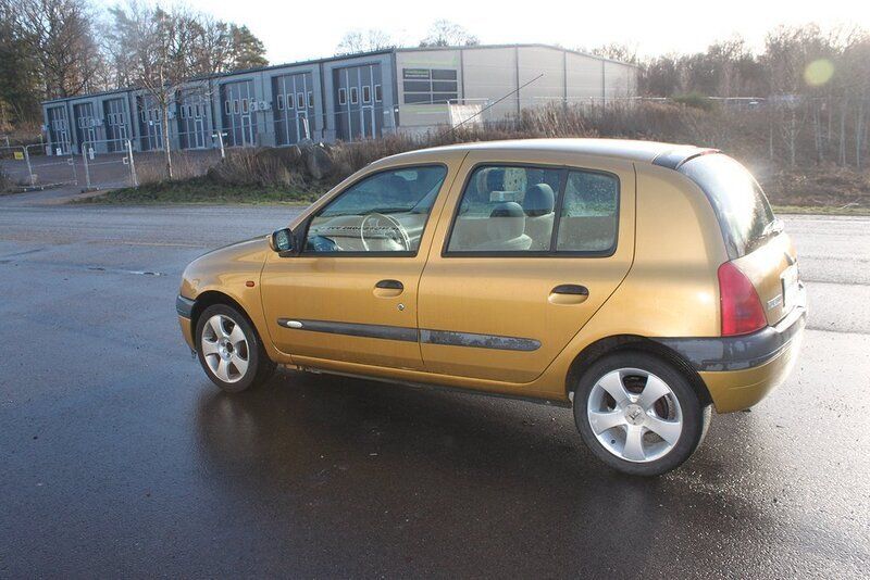 Begagnad Renault Clio II 2001 Halvkombi