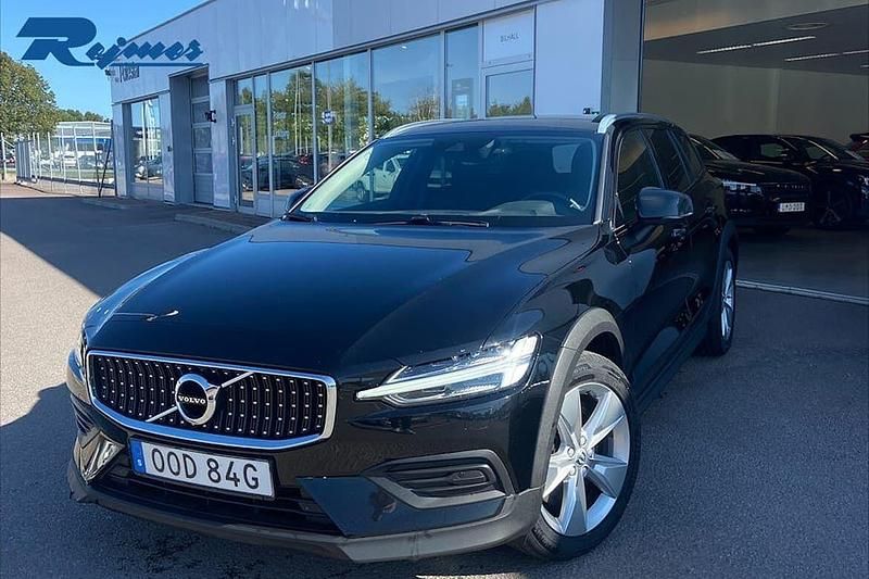 Begagnad 2022 Volvo V60 CC Kombi | 329 900 kr (Marknadspris) - Bild 1/3