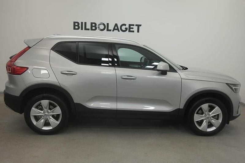 Begagnad Volvo XC40 Core 200 HK (147 kW) 2023 Silver SUV