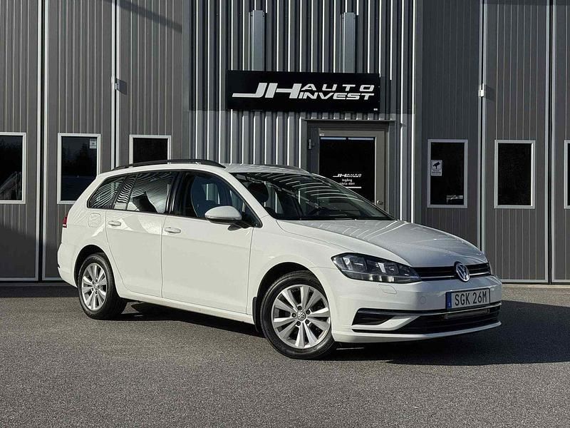 Vit Begagnad 2019 VW Golf VII Kombi | 99 900 kr (Marknadspris) - Bild 1/4