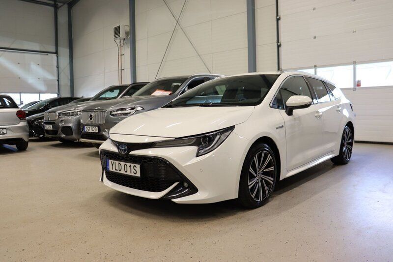 Vit Begagnad 2021 Toyota Corolla Style Kombi | 254 700 kr (Marknadspris) - Bild 1/4