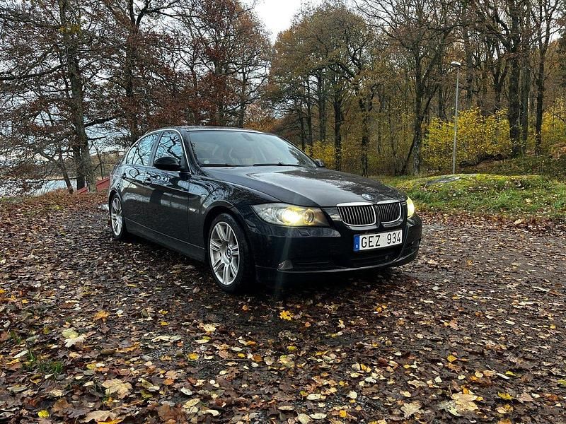 Svart Begagnad 2007 BMW 325 Sedan | 65 000 kr (Marknadspris) - Bild 1/4