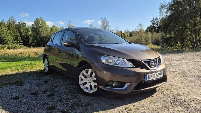 Brun Begagnad 2015 Nissan Pulsar Halvkombi | 57 000 kr (Bra pris) - Bild 1/4