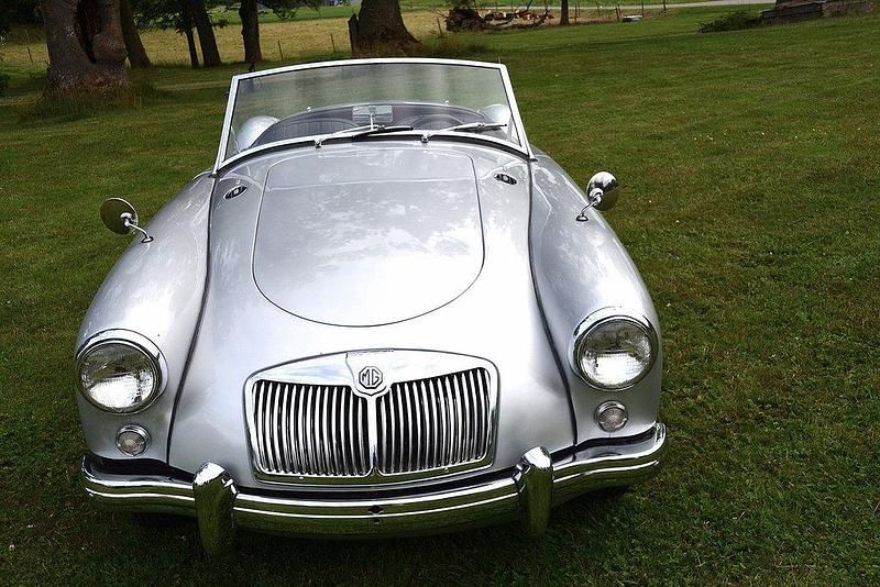 Begagnad MG 1600 90 HK (66 kW) 1959 Silver met/black leather/black convertible top Cab