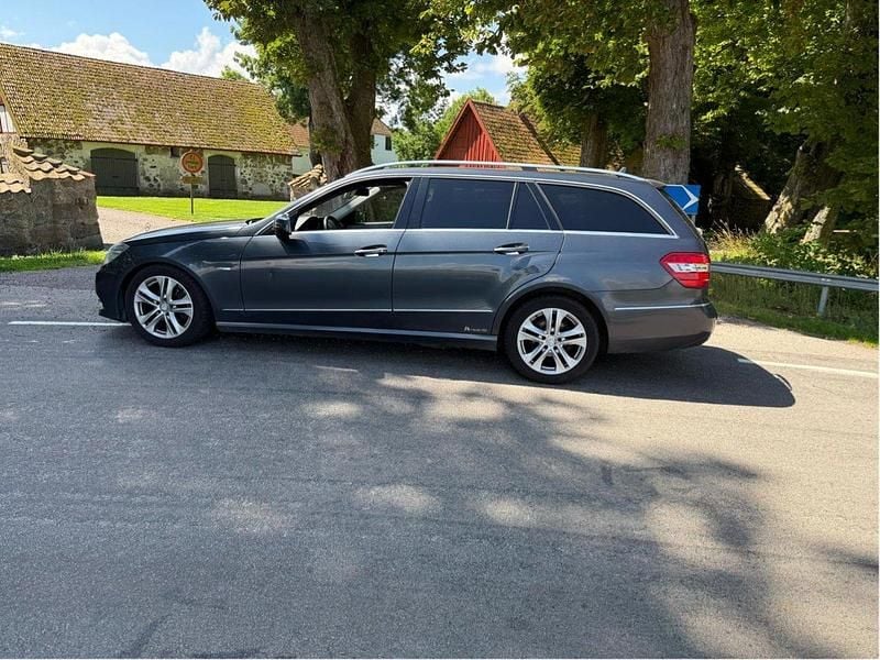 Grå Begagnad 2011 Mercedes E220 Avantgarde Kombi | 80 000 kr (Superpris) - Bild 1/4