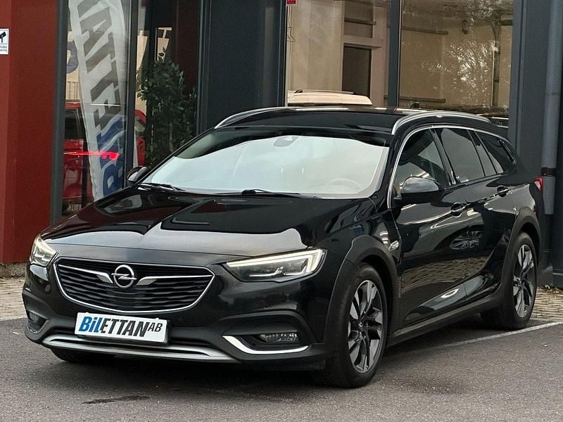 Begagnad Opel Insignia Country Tourer Business 260 HK (191 kW) 2018 Grå (svart) Kombi