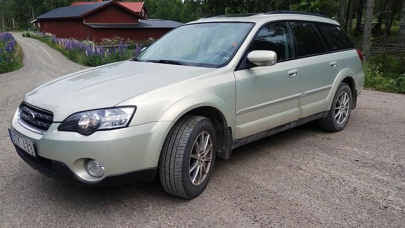 Gul Begagnad 2004 Subaru Outback SUV | 23 000 kr (Marknadspris) - Bild 1/4