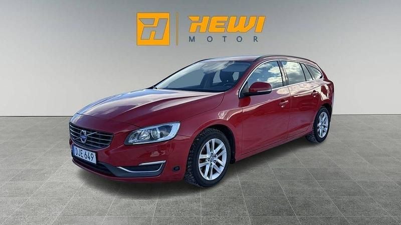 Begagnad Volvo V60 Momentum 184 HK (135 kW) 2014 Röd Kombi