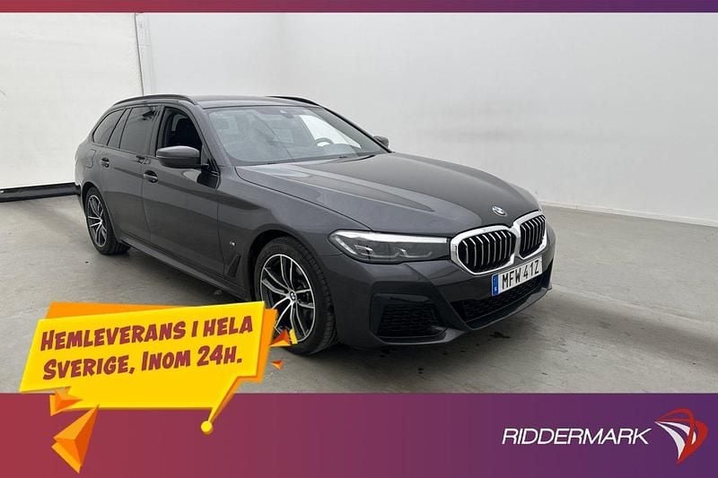Grå Begagnad 2022 BMW 520 M Sport Kombi | 419 800 kr (Marknadspris) - Bild 1/3