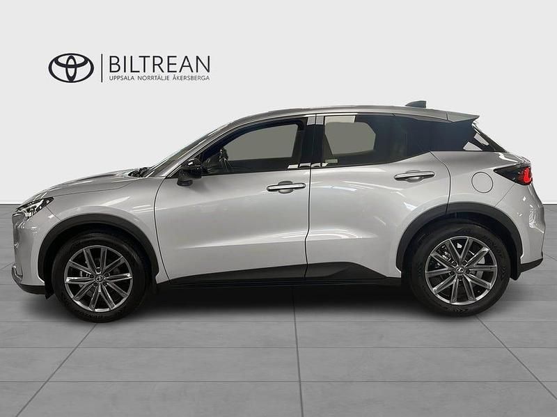 Begagnad Lexus LBX 137 HK (100 kW) 2024 Silver SUV
