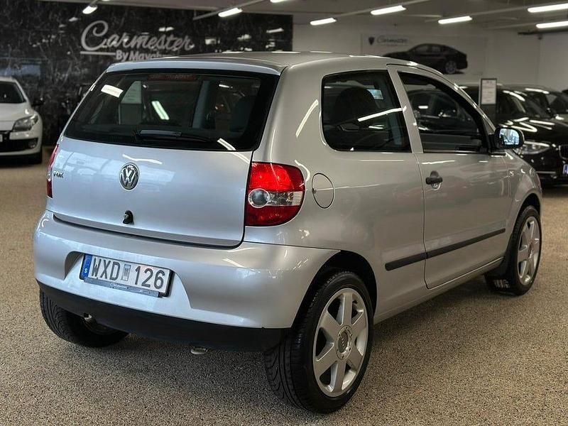 Begagnad VW Fox 54 HK (39 kW) 2006 Silver Halvkombi